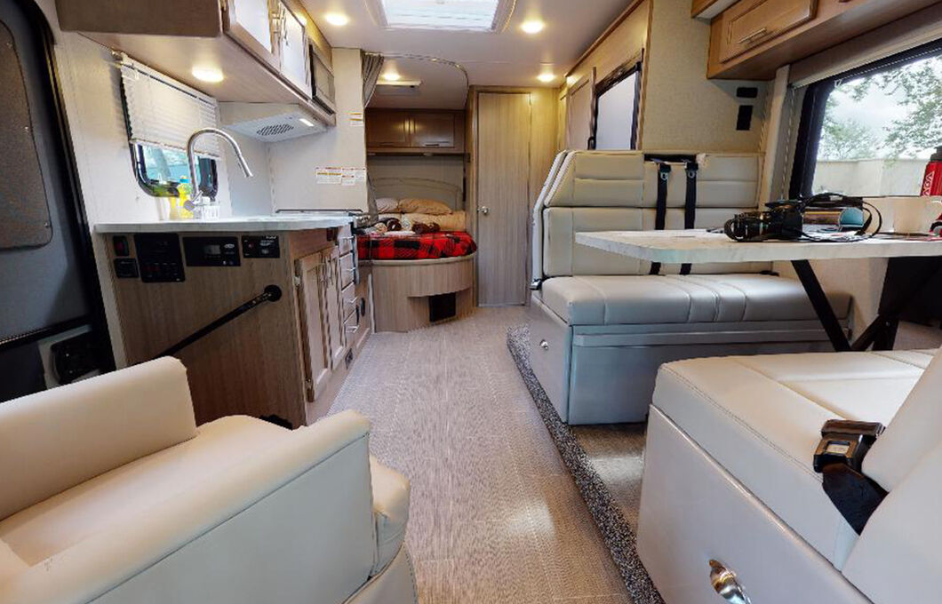 Class C Motorhome-Large (C-Large), , hi-res image number 8